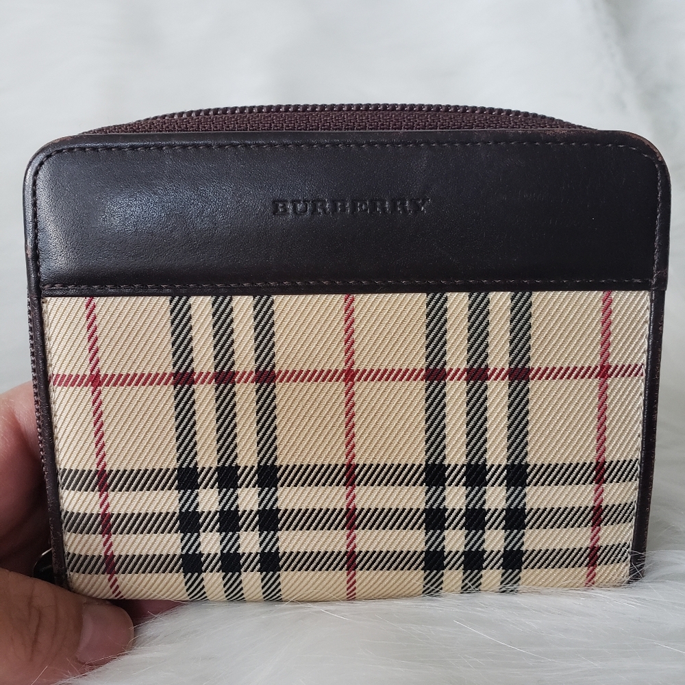 AUTHENTIC Burberry Womens Wallet